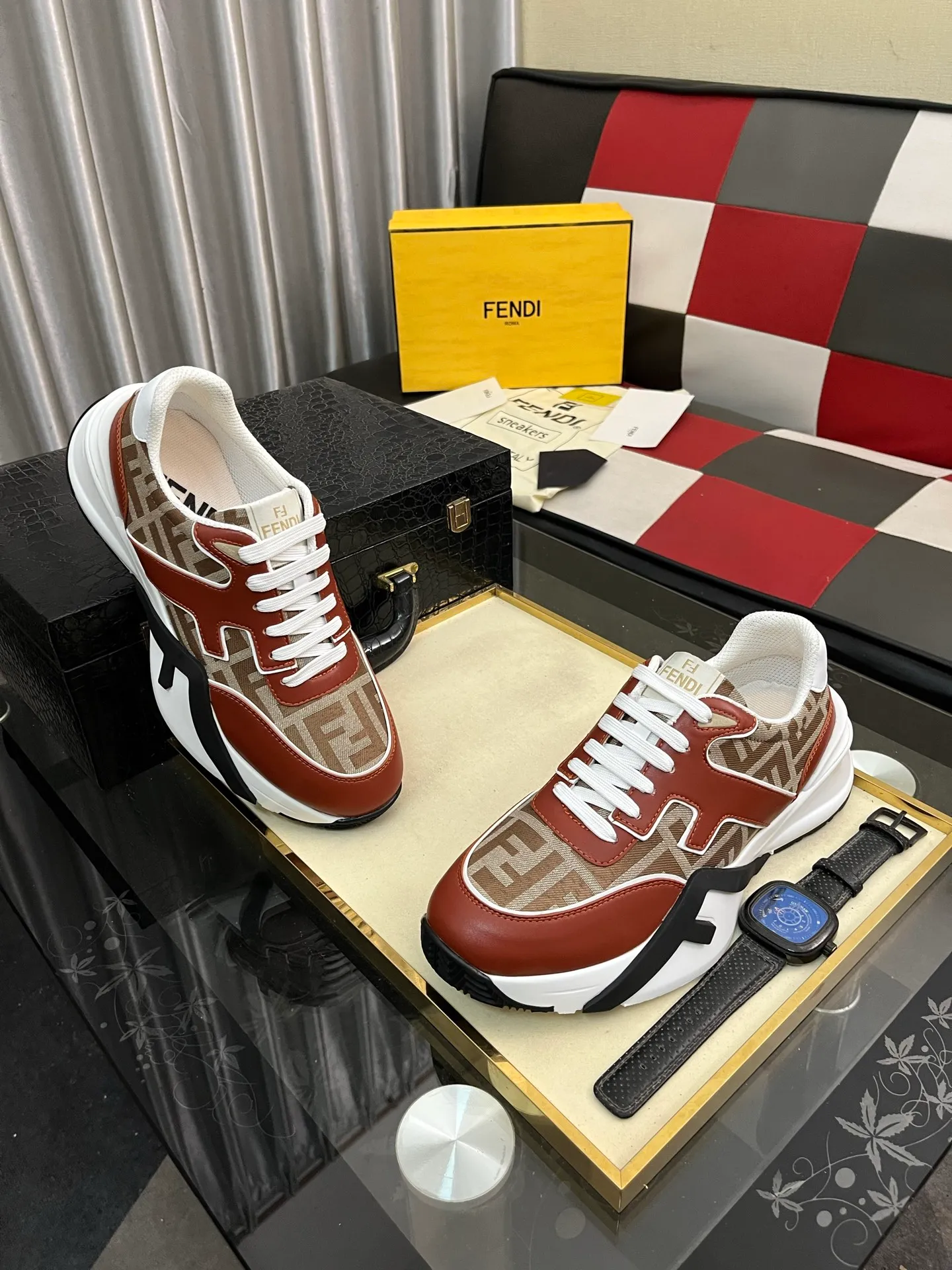 Men's men's shoes 💰560⌚️⌚️FENDI.•FENDI unique modern style sneakers. Counter purchasing🏃casual shoes😍😍 Original breathable fly-knit mesh imported from Italy (refuses to discolor and abrade feet) soles: Original soles specially provided by the original factory, super cool😍 French lazy style design ⚠️ Original quality, super comfortable and wear-resistant original soles. Code number: 38-442️⃣Colors available